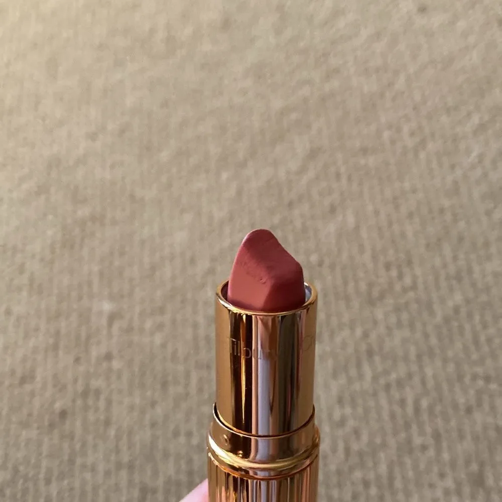 Charlotte Tilbury Matte Revolution Hot Lips Kidman’s Kiss Rose Pink Lipstick